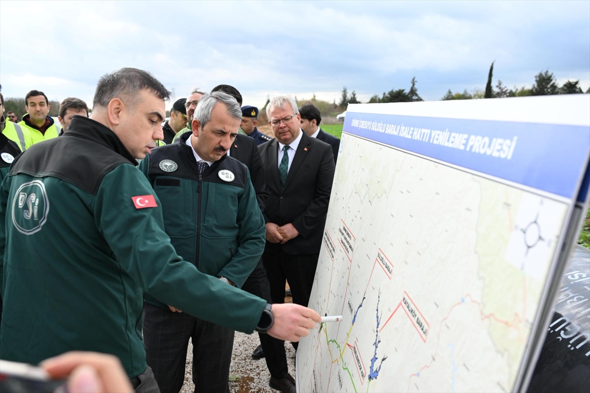 Edirne Valisi Yunus Sezer, Süloğlu Barajı İsale Hattı'nda incelemelerde bulundu