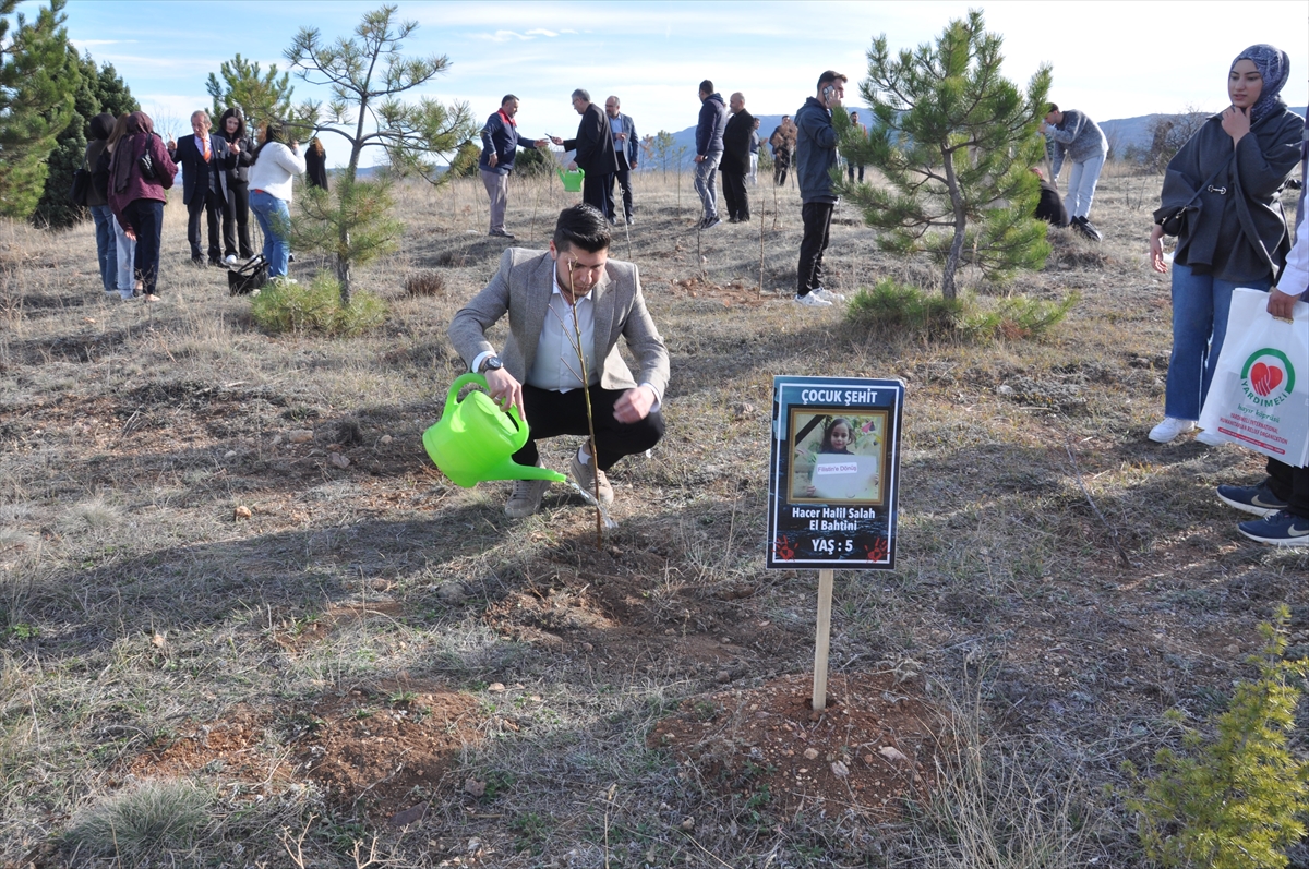 Kütahya'da şehit çocuklar için 500 meyve fidanı dikildi