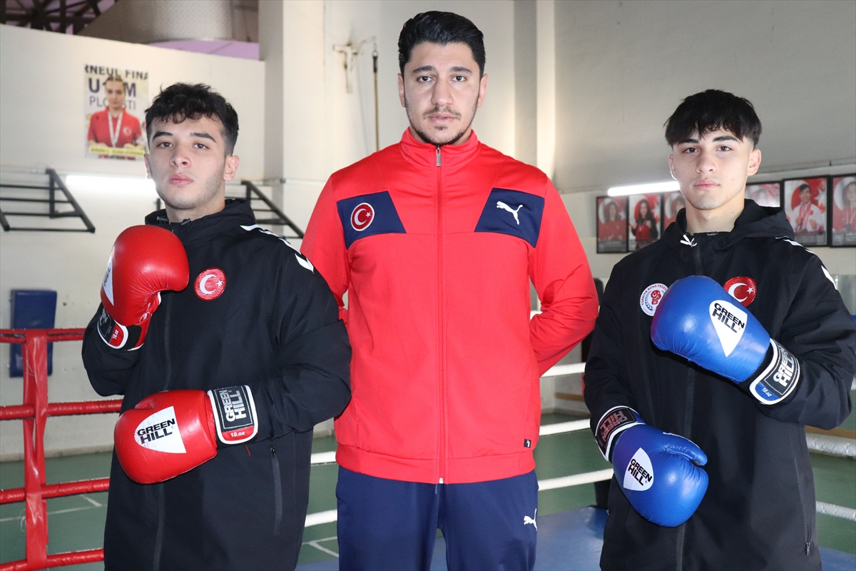 Lise öğrencisi milli boksörler Avrupa şampiyonluğu için yumruk sallıyor