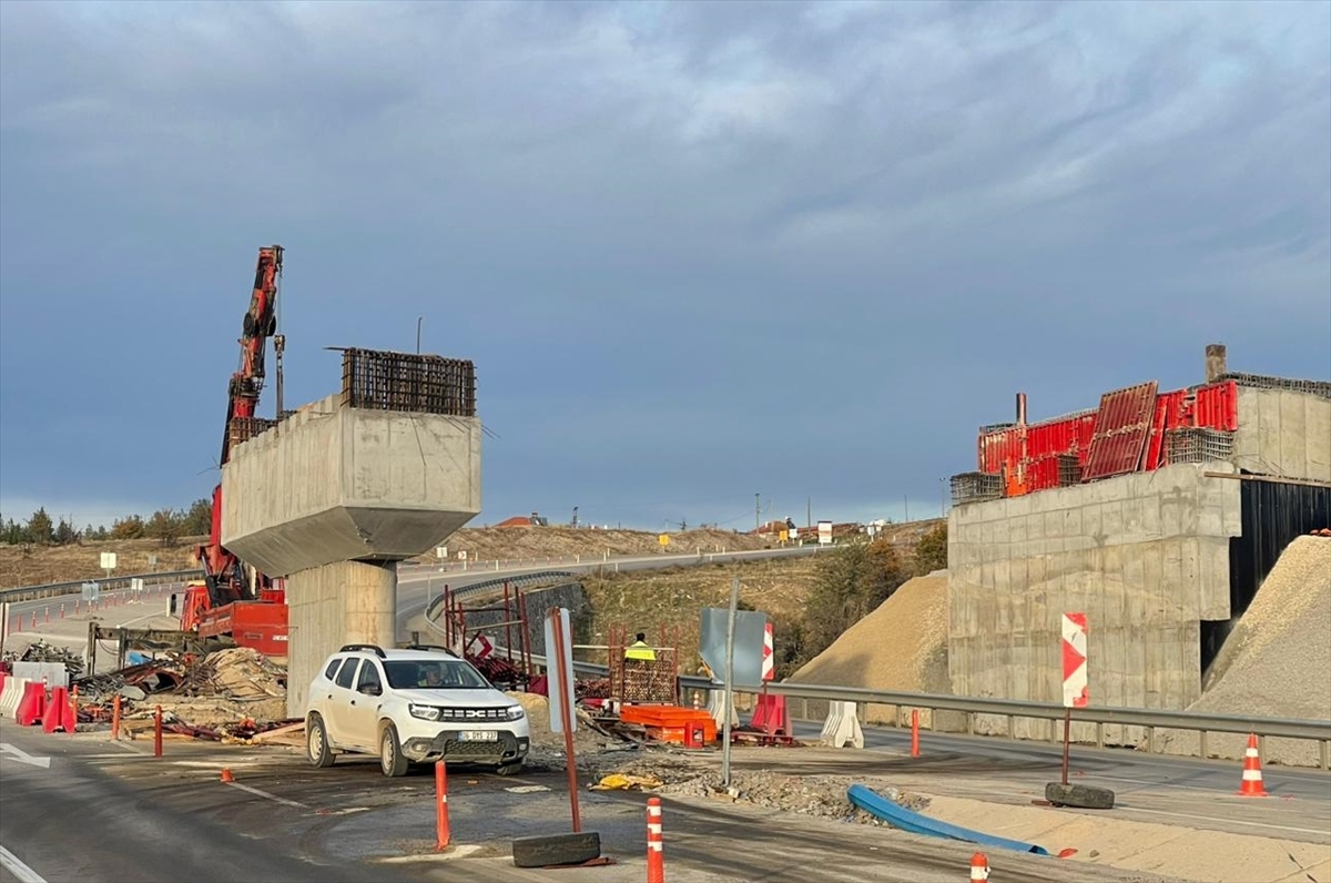 Uşak'ta üst geçit inşaatından düşen işçi öldü