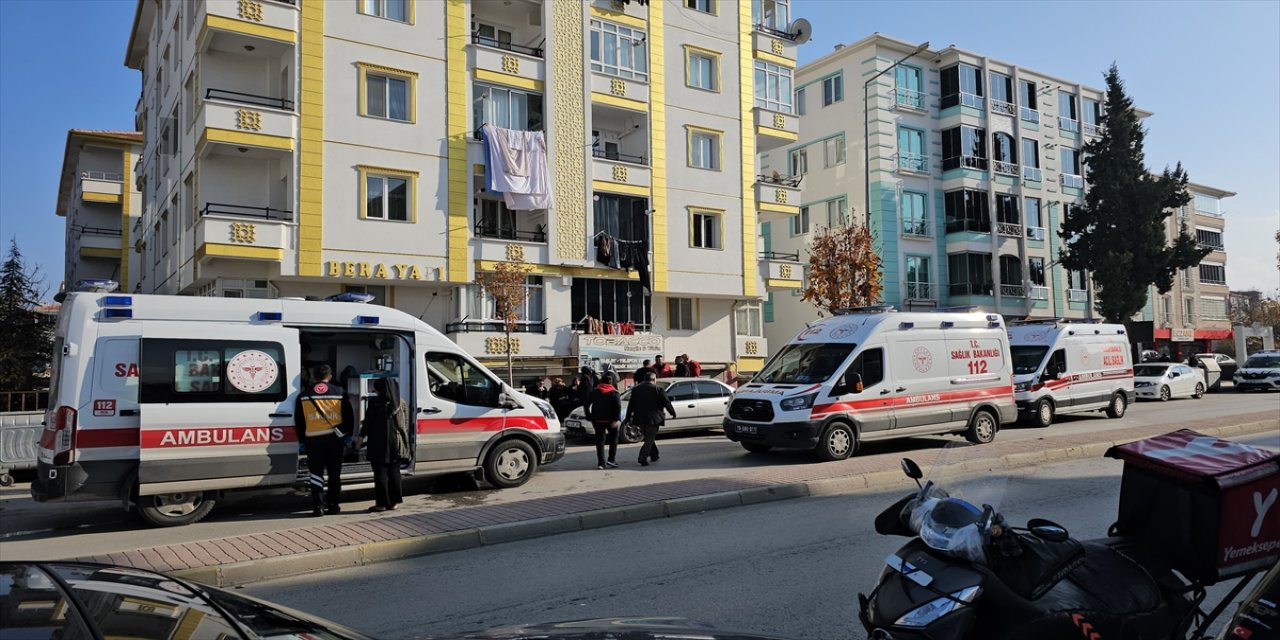 Çorum’da apartman girişindeki motosiklet yandı: Dumandan 7’si çocuk 9 kişi hastanede