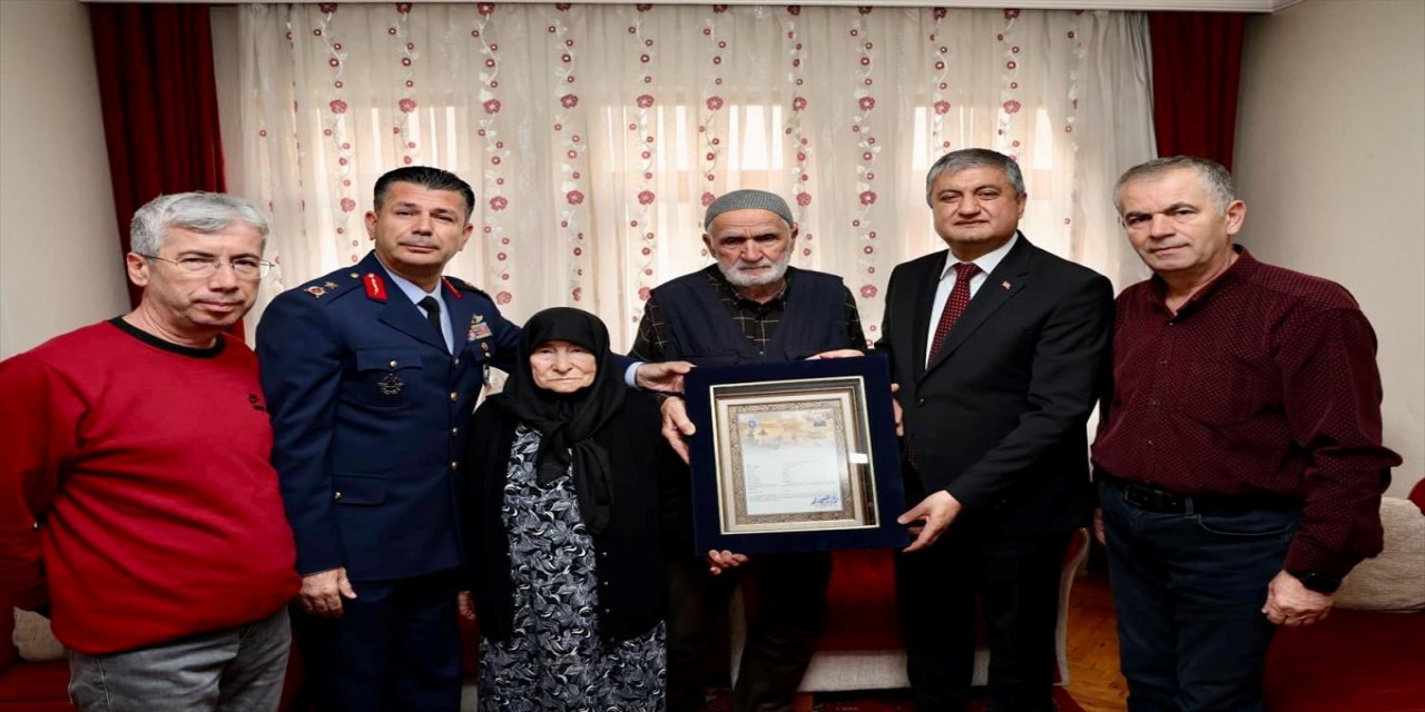 Şehit Astsubay Nuri Özcan’ın ailesine şehadet belgesi takdim edildi
