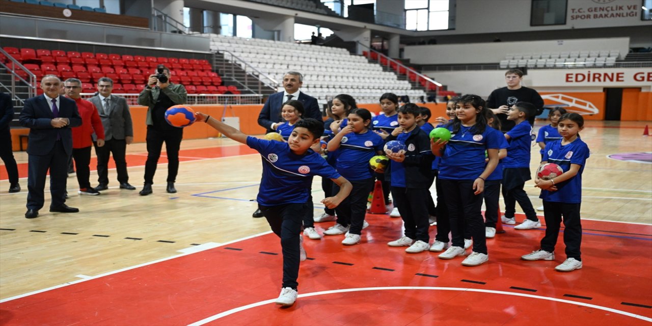 Edirne’de “Okuldan Spora” ve “Mahalle Ligi” projeleri 14 bin çocuğu sporla buluşturdu