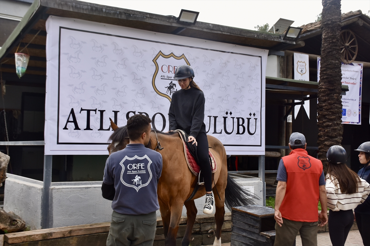 Antalya'da gençler atlı sporlar hakkında bilgilendirildi
