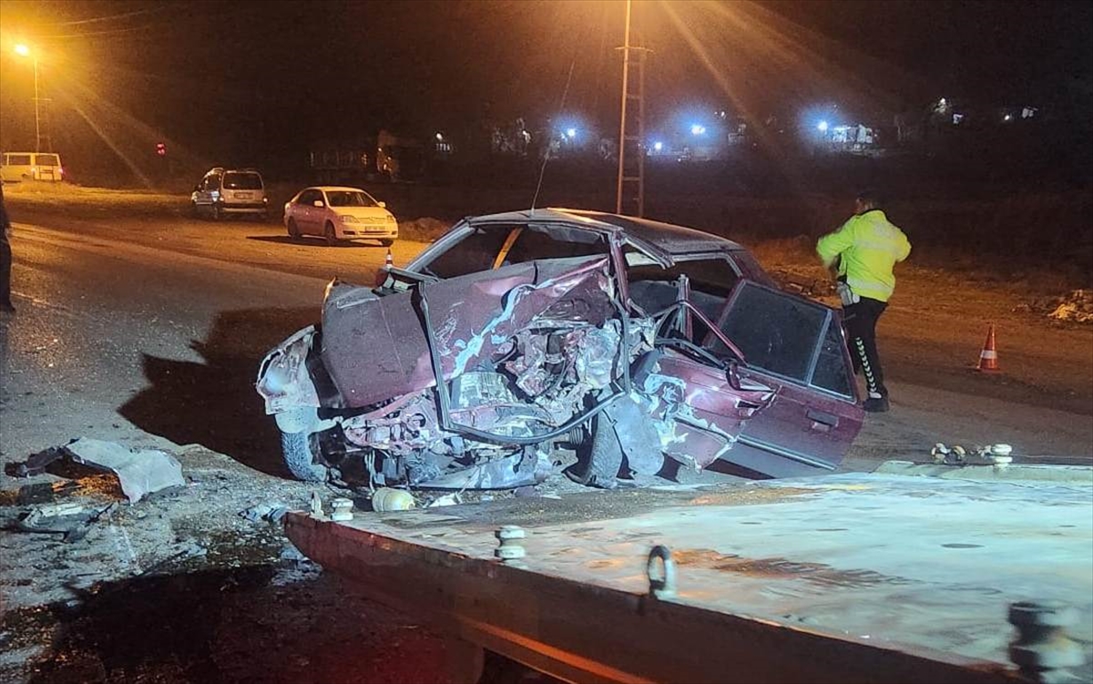 Amasya'da iki otomobilin çarpıştığı kazada 1 kişi öldü, 3 kişi yaralandı