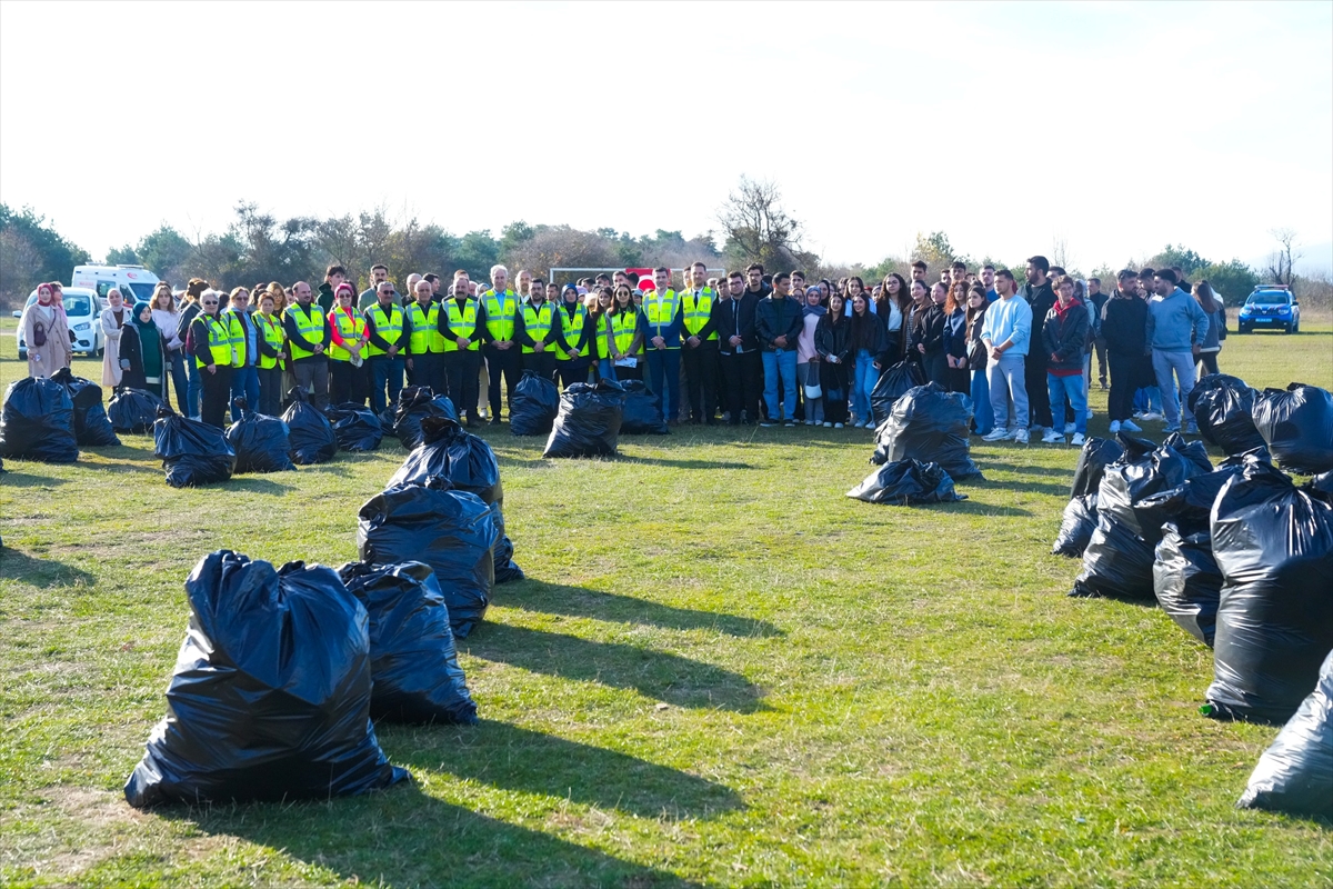 Tokat'ta çevre etkinliğinde 1 saatte 1,4 ton atık toplandı