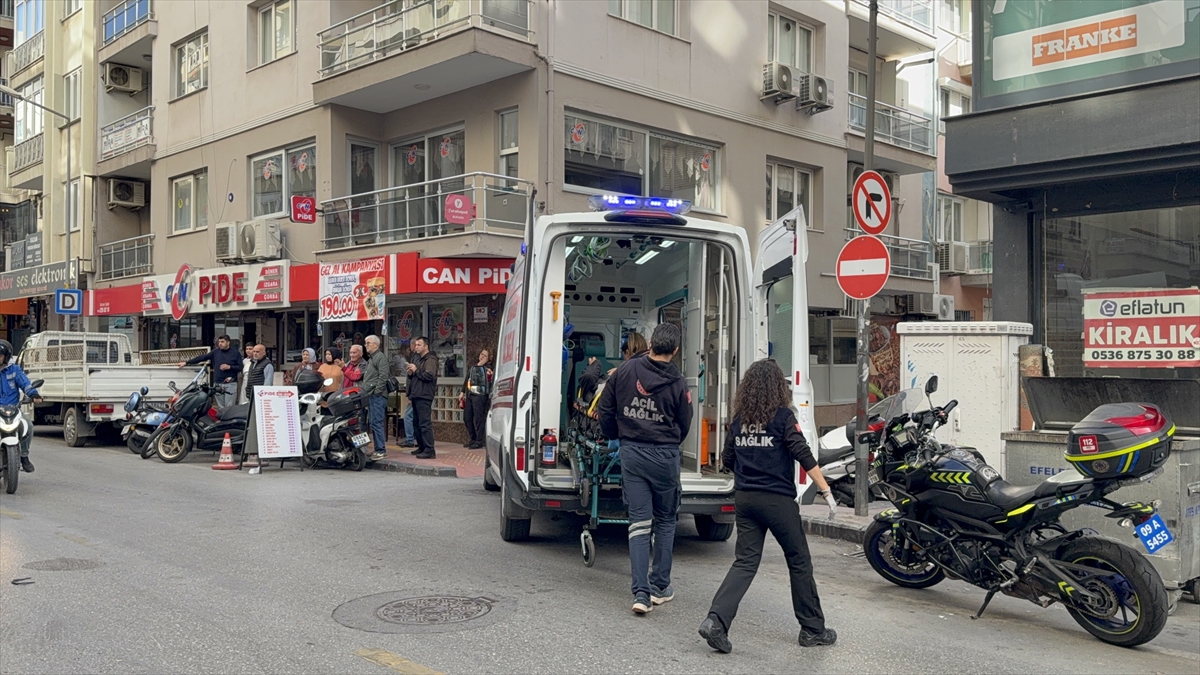 Aydın'da motosikletle otomobilin çarpıştığı kaza anı güvenlik kamerasında