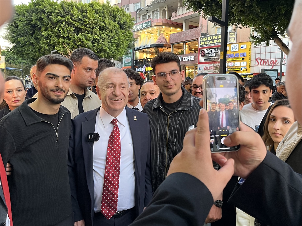 Zafer Partisi Genel Başkanı Özdağ Tarsus'ta temaslarda bulundu