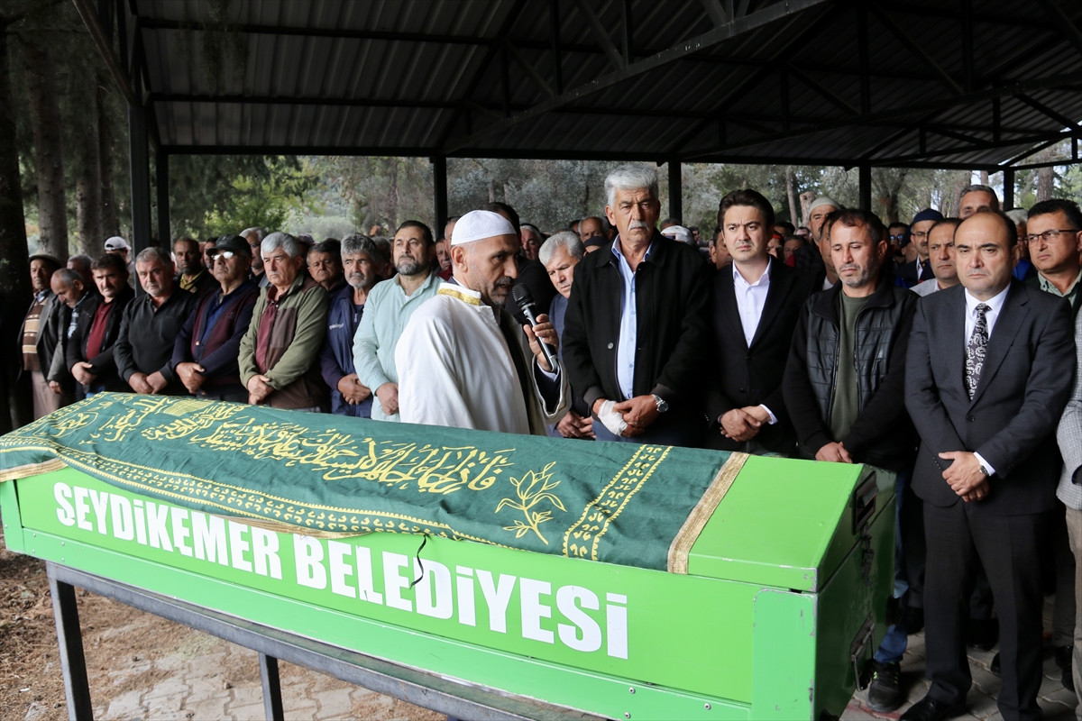 Muğla Seydikemer’de zehirlenme şüphesiyle ölen genç kız defnedildi