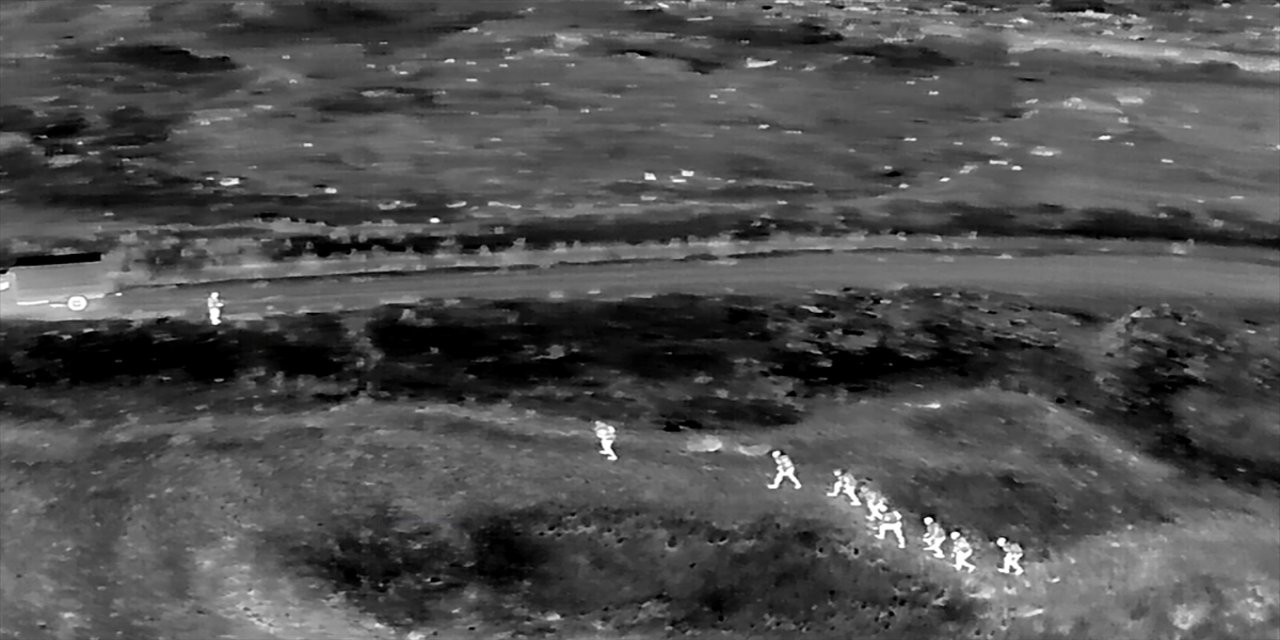 Iğdır’da Sahte Pasaport Operasyonu: 1 Şüpheli ve 9 Düzensiz Göçmen Yakalandı