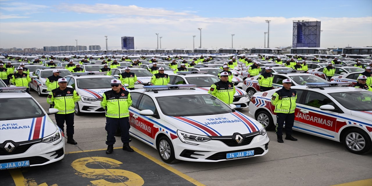 İçişleri Bakanı Yerlikaya: 9 bin 200 yeni araç Türkiye Yüzyılı'nın güvenlik altyapısına güçlü mühür