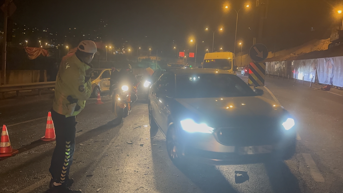 Maltepe'de zincirleme trafik kazasında 4 kişi yaralandı