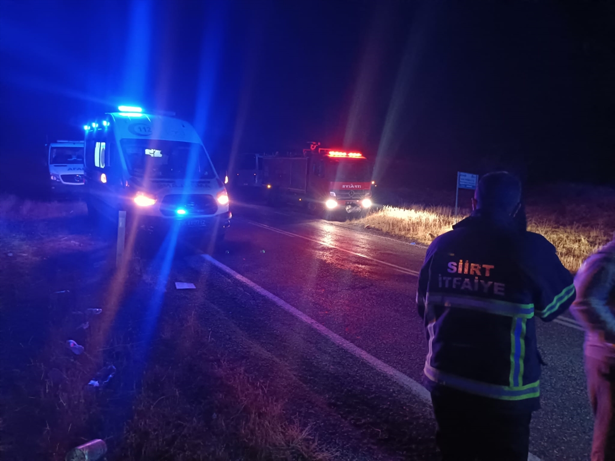 Siirt'te devrilen midibüsteki 15 işçi yaralandı