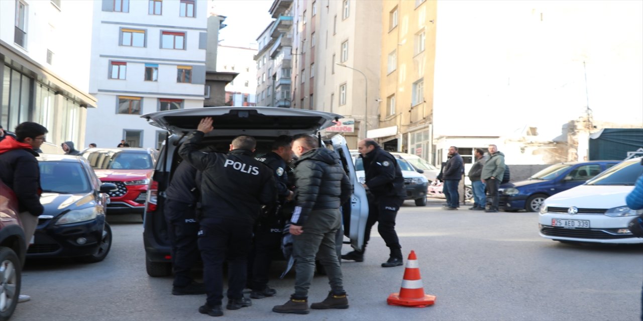 Erzurum'da Bıçaklı Kavga: 2 Kişi Yaralandı.