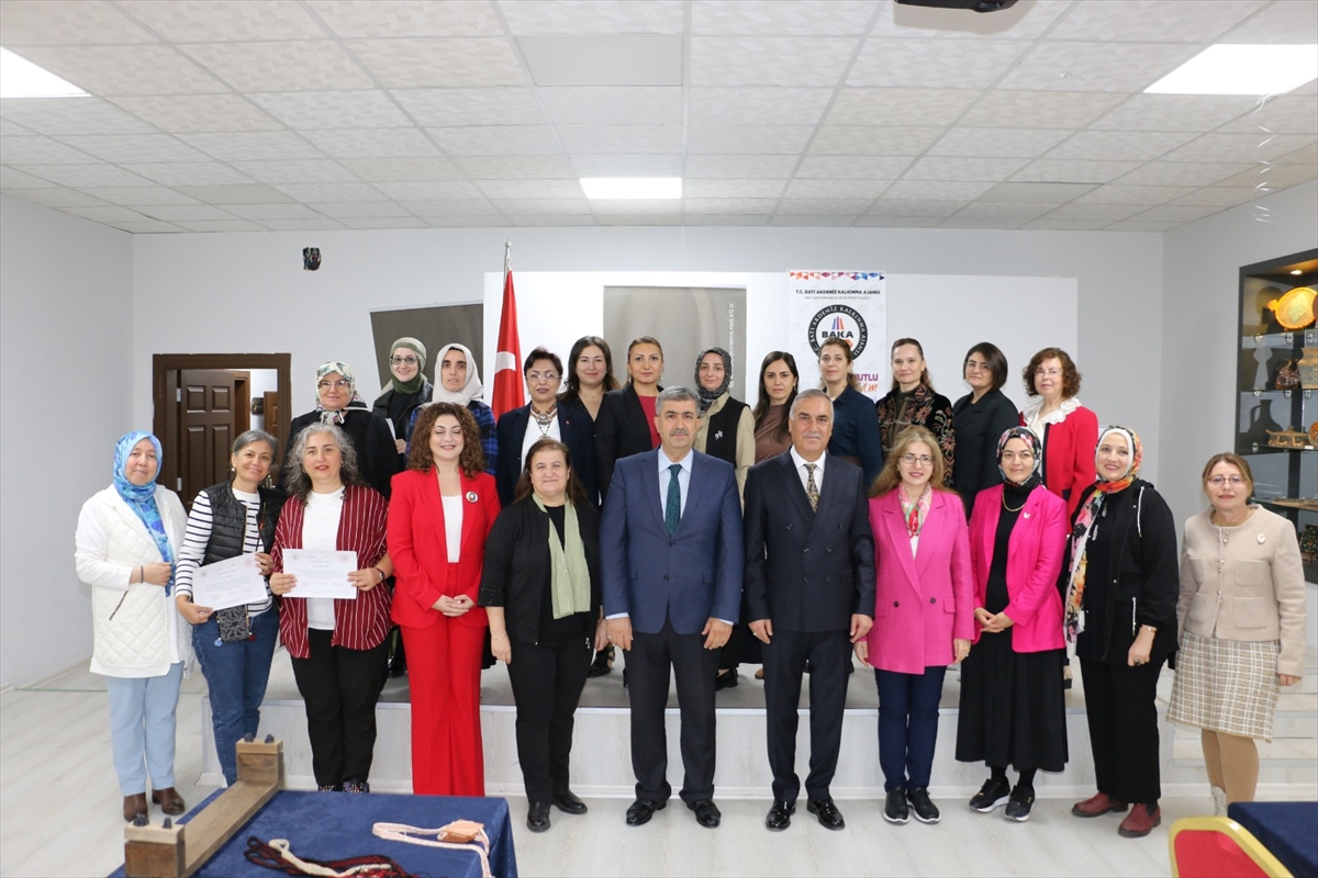 Geleneksel çarpana dokuma Antalya'da modern tasarımla buluştu