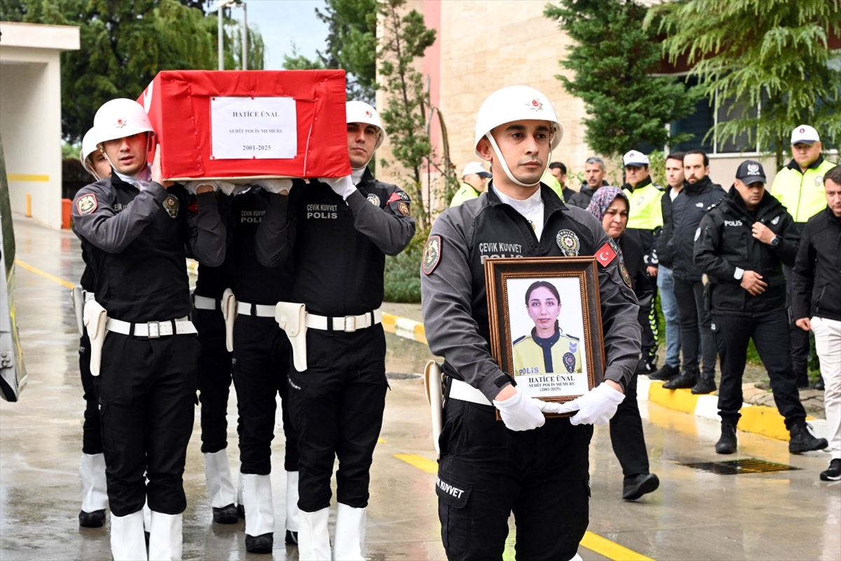 Manisa'da ekip aracının tıra çarpması sonucu yaralanan polis hastanede şehit oldu