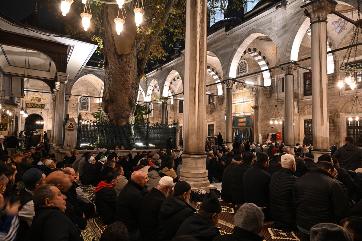 Eyüpsultan Camisi'nde Gazze için dua programı düzenlendi