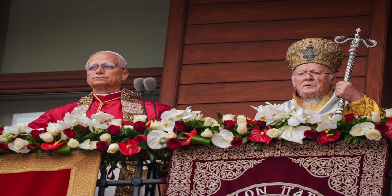 Papa 14. Leo, İstanbul’daki Fener Rum Patrikhanesi’nde Aya Yorgi Kilisesi ayinine katıldı.
