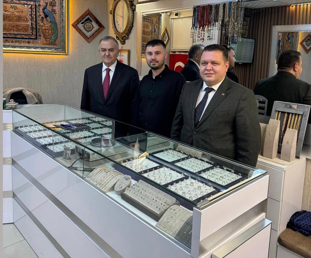 MHP Grup Başkanvekili Akçay, Manisa'da ziyaretlerde bulundu