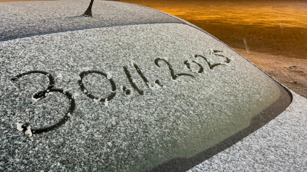 Ardahan'da yükseklerde kar etkili oluyor