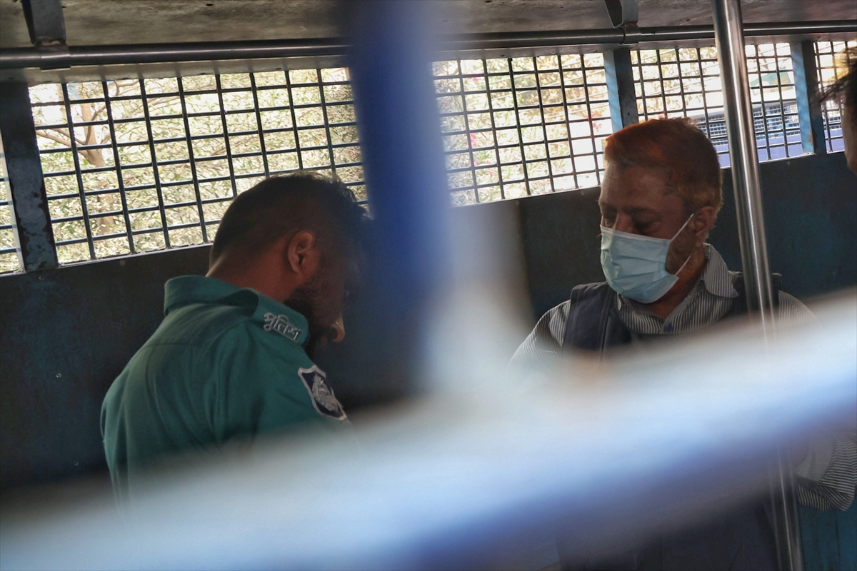 Bangladeş'te idam mahkumu eski Başbakan ve yeğenine yolsuzluktan hapis cezası