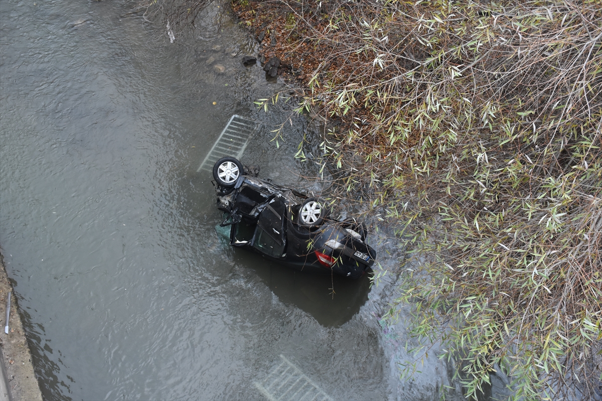 Gümüşhane'de Harşit Çayı'na devrilen otomobildeki bir kişi hayatını kaybetti