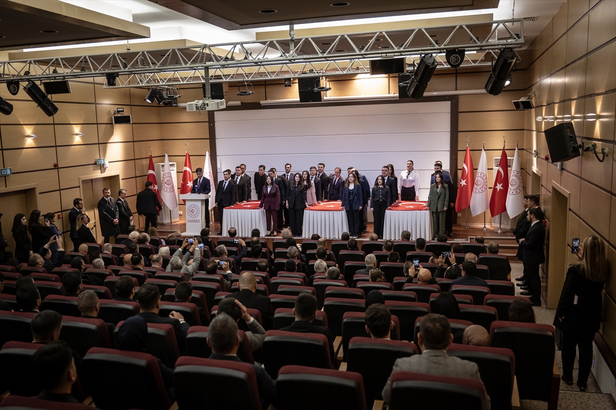 Ulaştırma ve Altyapı Bakanı Uraloğlu, bakanlığının aday memur yemin törenine katıldı: