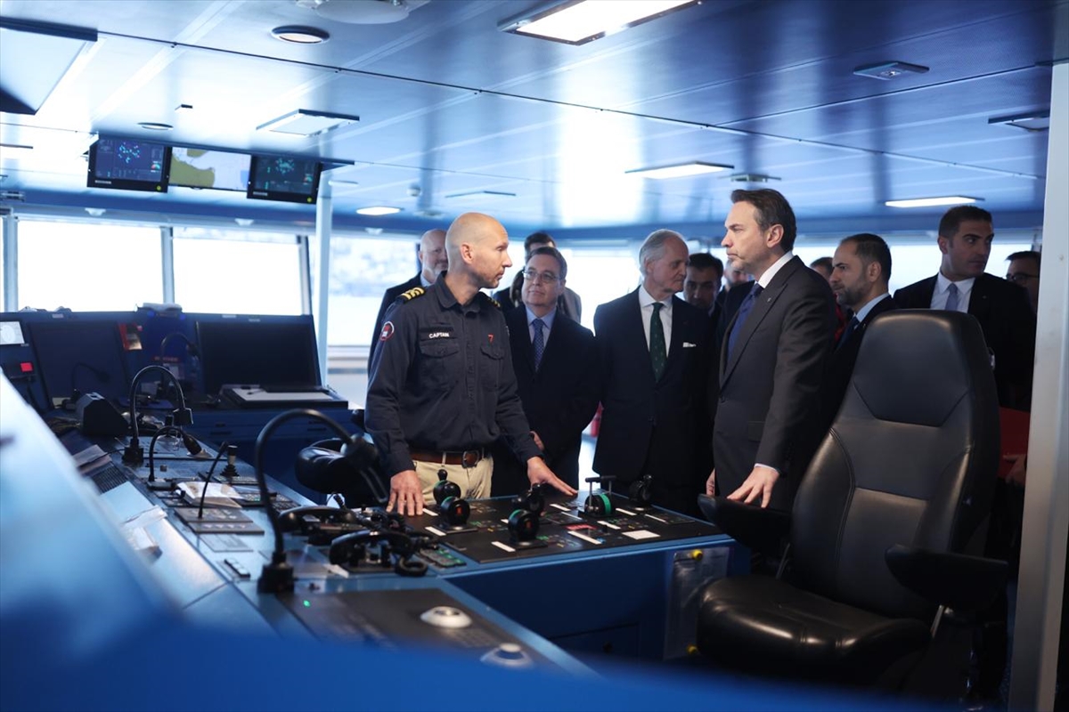 Bakan Bayraktar, Karadeniz'de görev yapacak 6. sondaj gemisinin çarşamba günü Mersin'de olacağını bildirdi