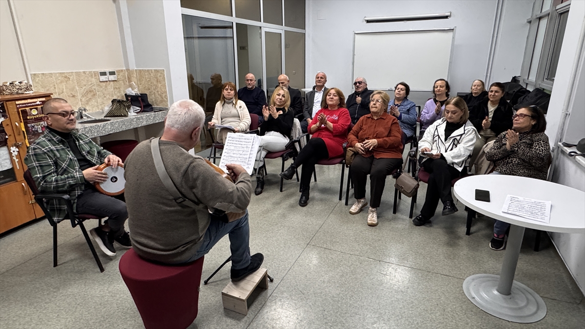 Müziğin birleştirici gücünde buluşan farklı meslek grupları 10 yıldır kulakların pasını siliyor