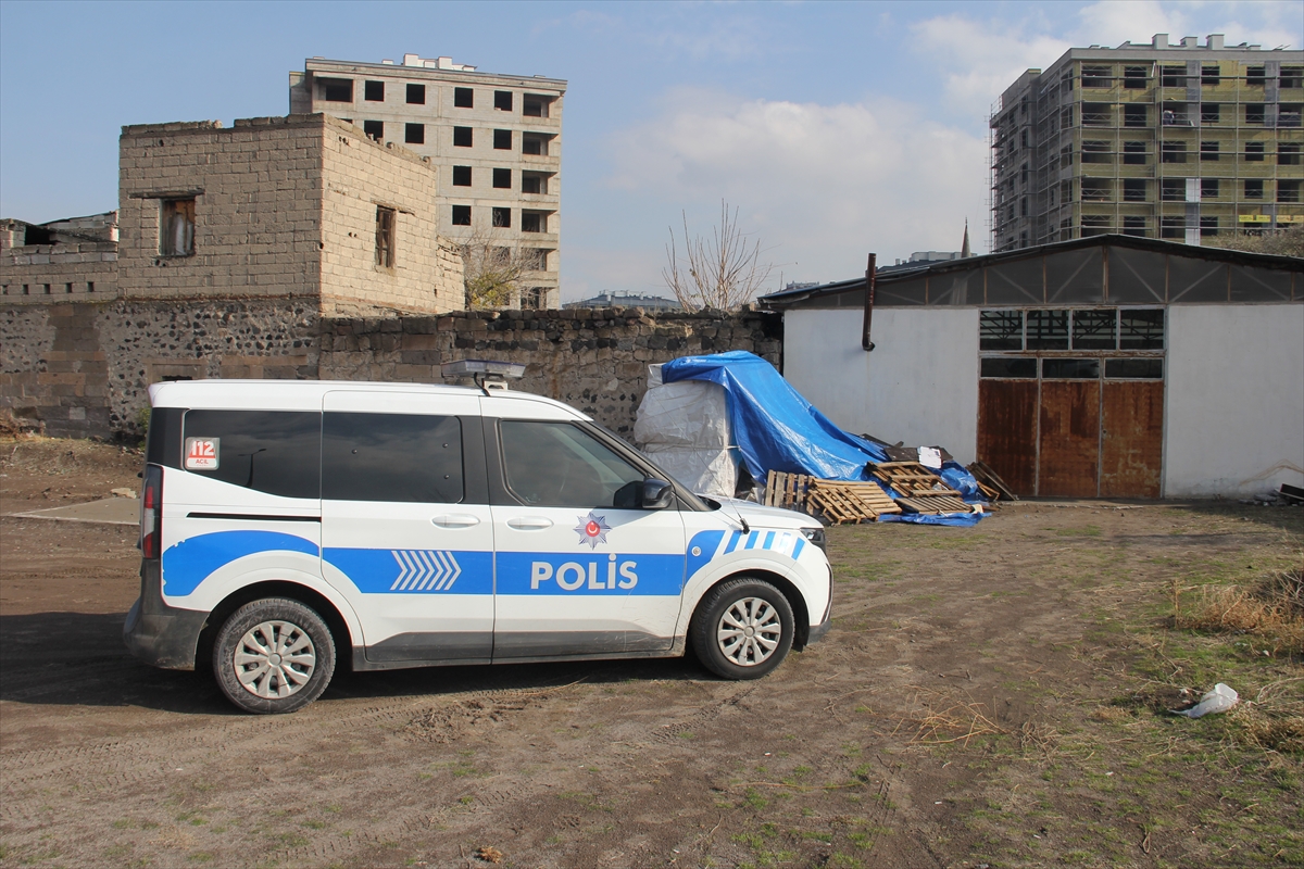 Kayseri'de soba borusuna tel takmaya çalışırken düşen kişi öldü