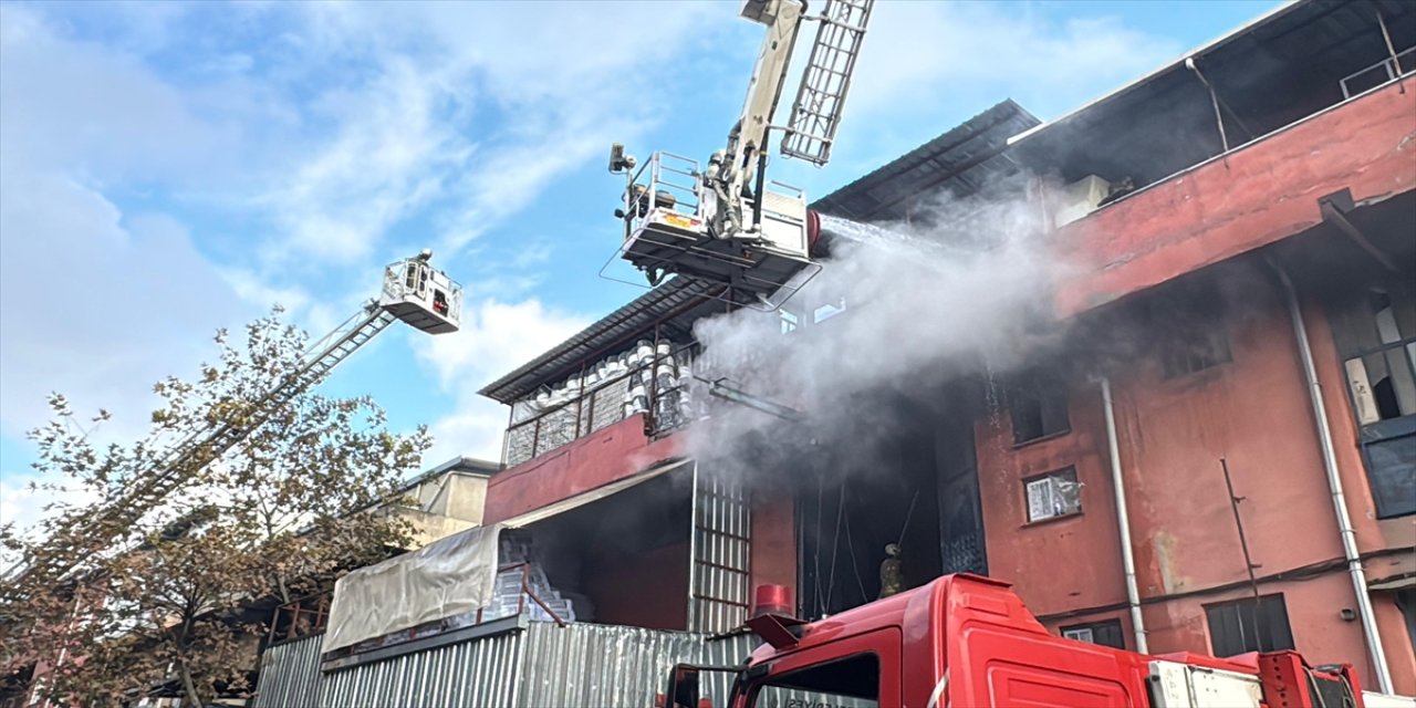 Başakşehir’de plastik imalathanesinde yangın