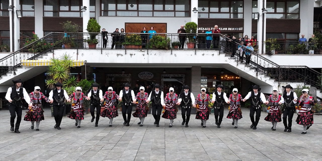 Akçaabat’ta gençler horonu öğreniyor, dünyaya tanıtıyor