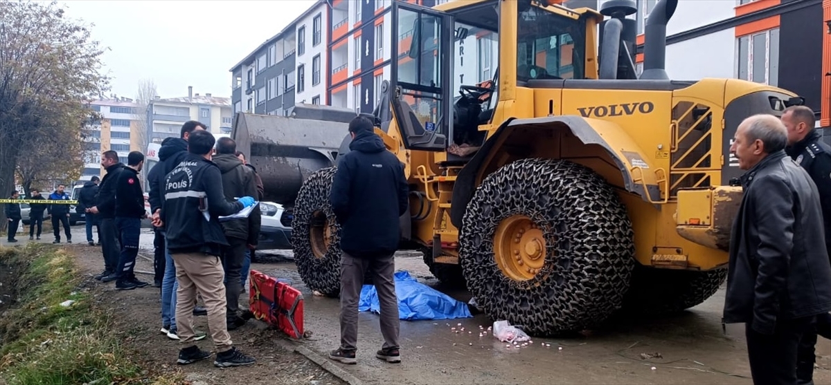 Kars'ta kepçenin çarptığı yaşlı adam yaşamını yitirdi