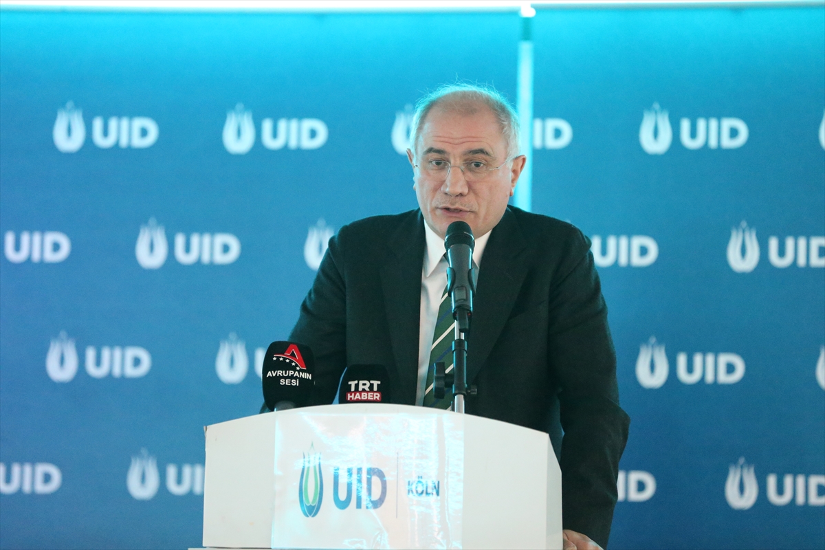 UID’nin Almanya'da düzenlediği etkinlikte yurt dışında yaşayan Türklerin başarılarına dikkat çekildi