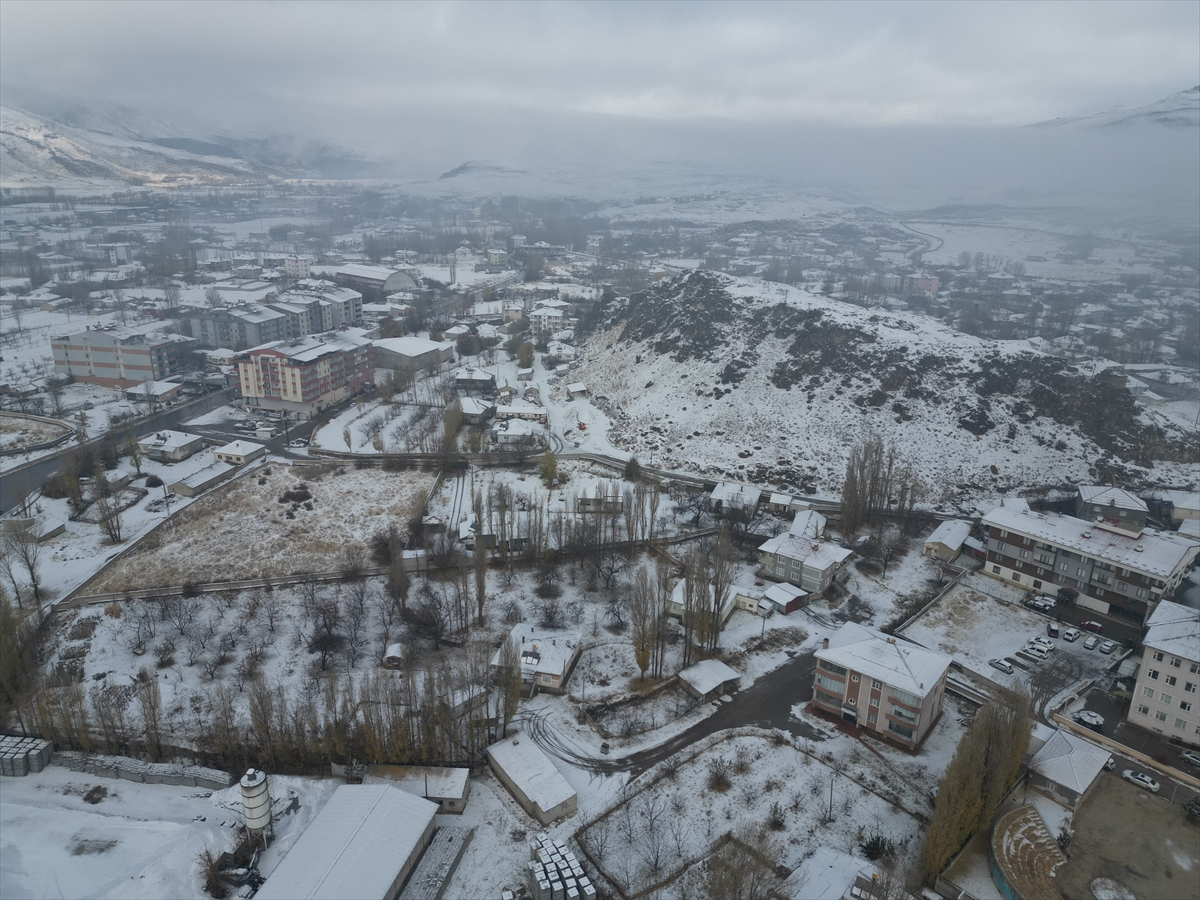 Muradiye ve Çaldırana kar yağdı