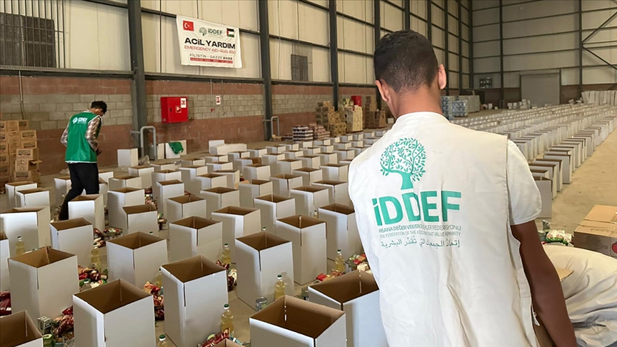 İDDEF'ten Gazze'ye 8 tır yardım