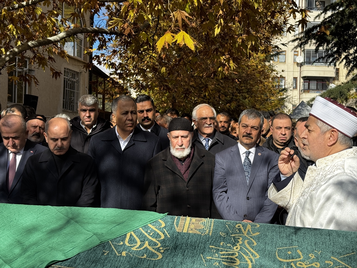 İçişleri Bakan Yardımcısı Aktaş'ın vefat eden annesi Elazığ'da son yolculuğuna uğurlandı