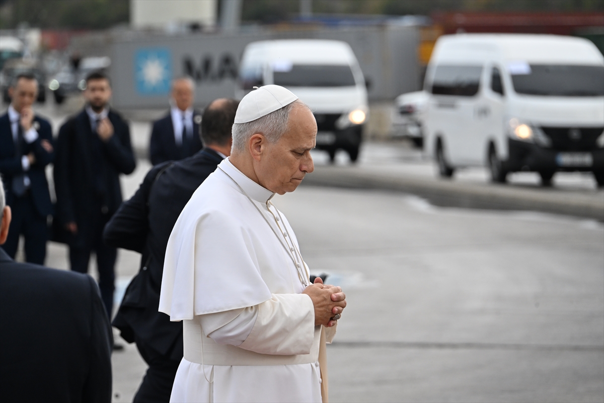 Papa 14. Leo, Lübnan'dan ayrılırken "barış" çağrısını yineledi
