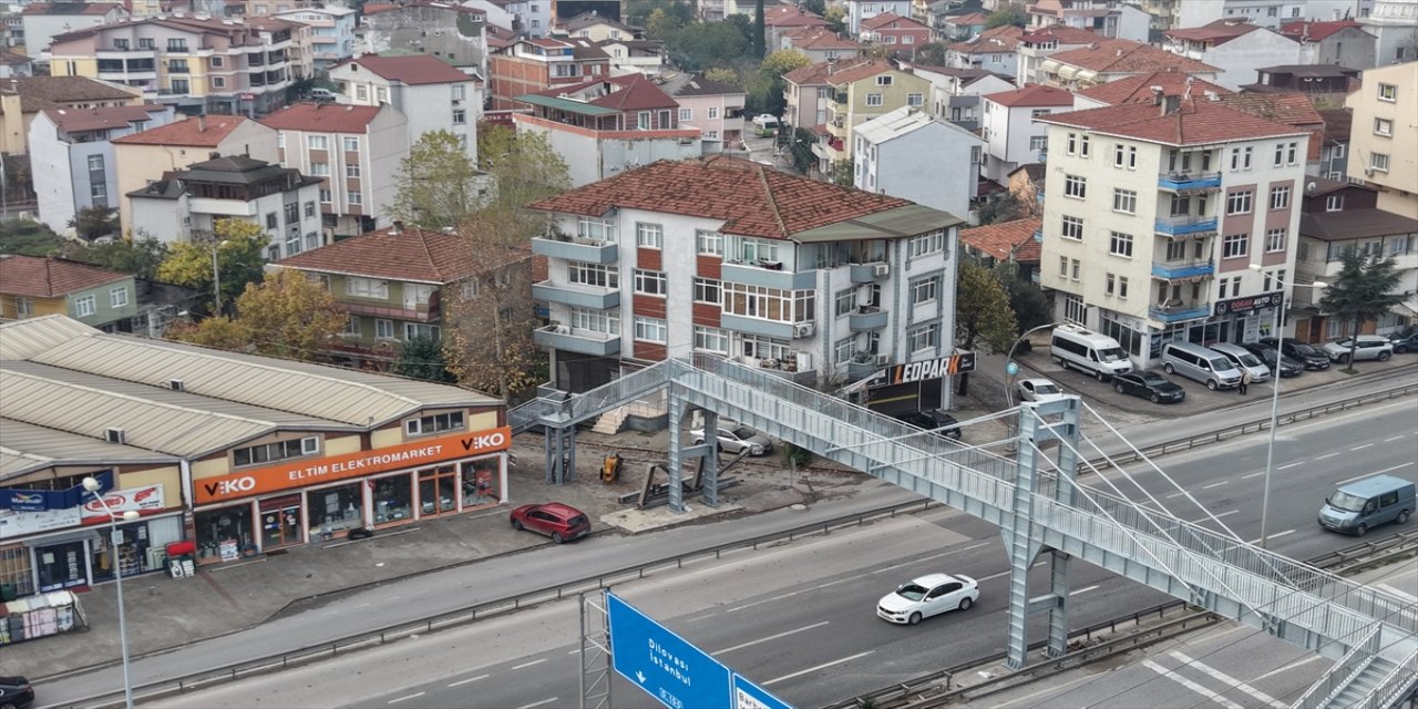 Kocaeli’de mahremiyet davasıyla yıkılan üst geçidin yenisi farklı noktaya inşa edildi