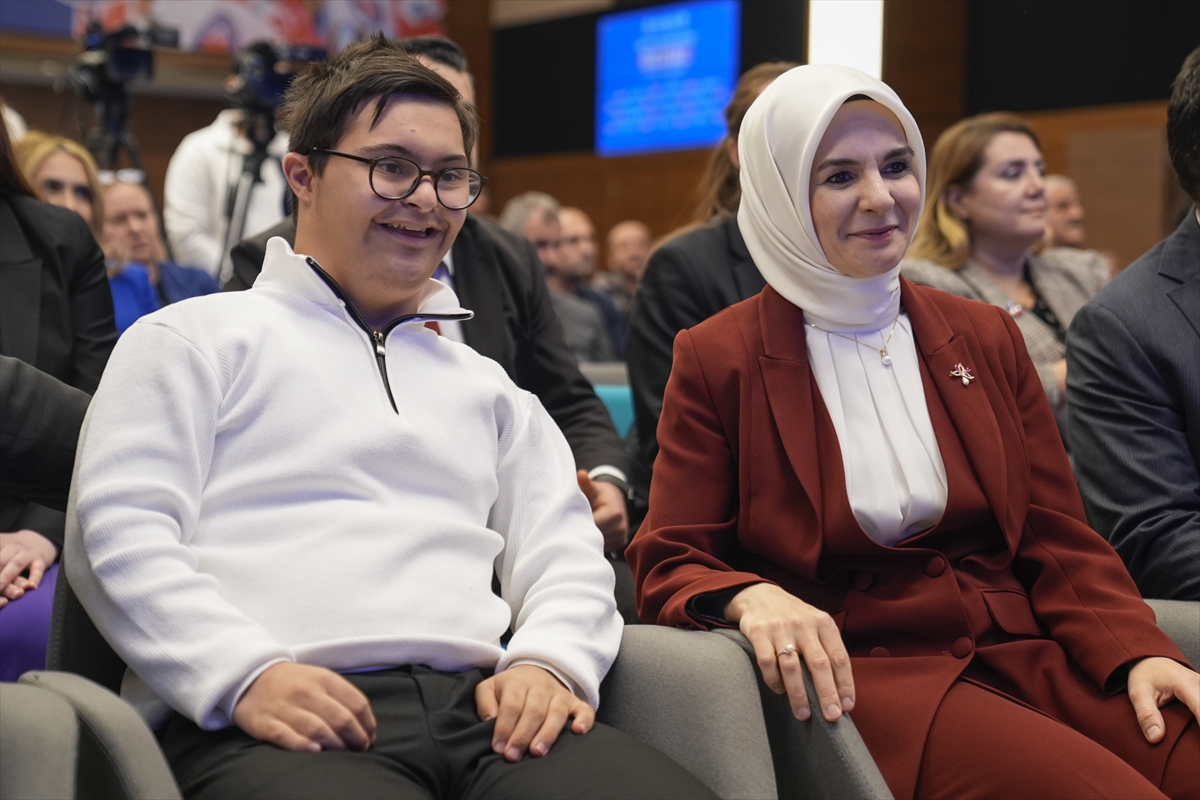 Bu nedenle aileyi güçlendirmek sosyal bir tercih olmanın ötesinde geleceğimizi koruyan stratejik bir adımdır.