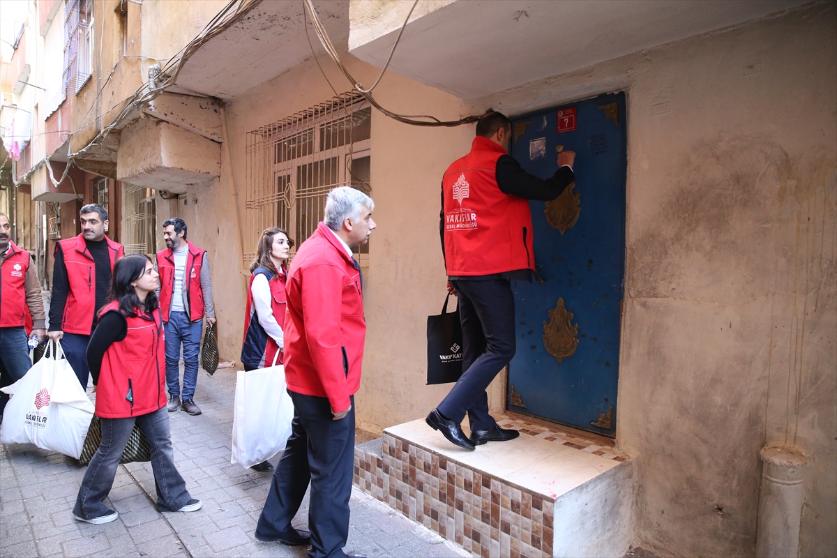 Diyarbakır Vakıflar Bölge Müdürlüğünden engelli bireylere evlerinde ziyaret