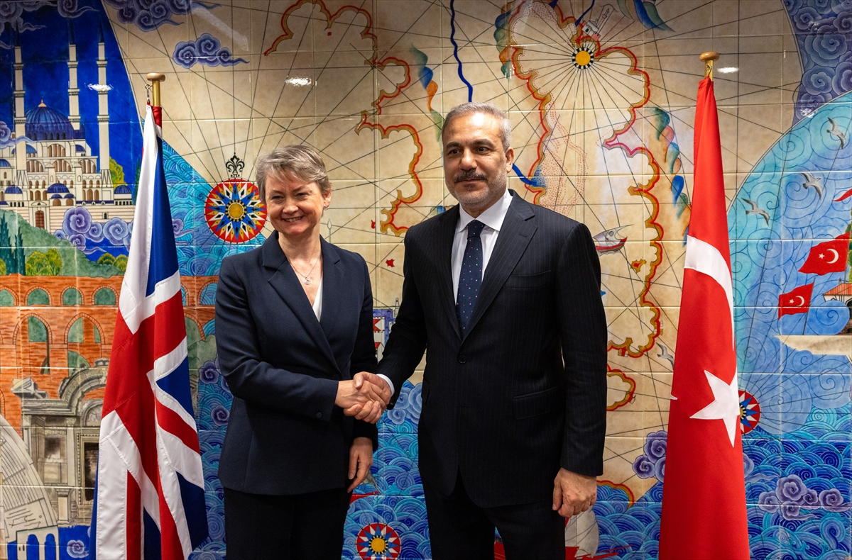 Dışişleri Bakanı Fidan, İngiltere Dışişleri Bakanı Cooper ile Brüksel'de görüştü