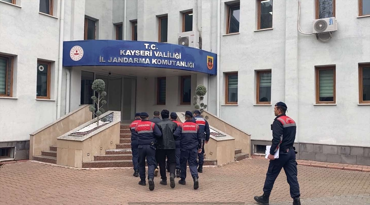 Kayseri'de terör örgütü DEAŞ'a yönelik operasyonda 2 zanlı yakalandı