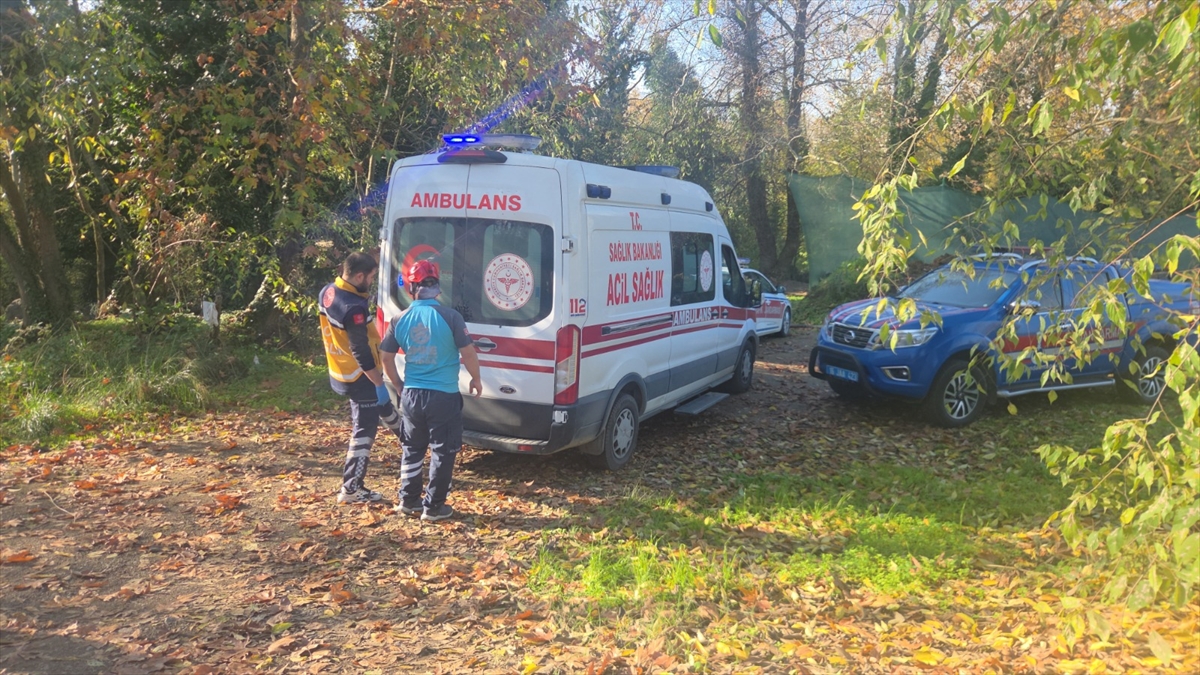 Bursa'da devrilen traktörün altında sıkışan sürücüyü ekipler kurtardı