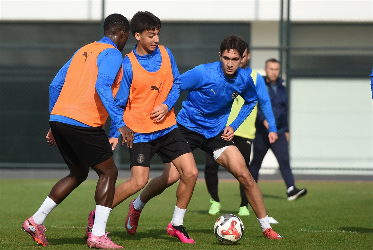 Manisa FK, İmaj Altyapı Vanspor maçının hazırlıklarını sürdürdü