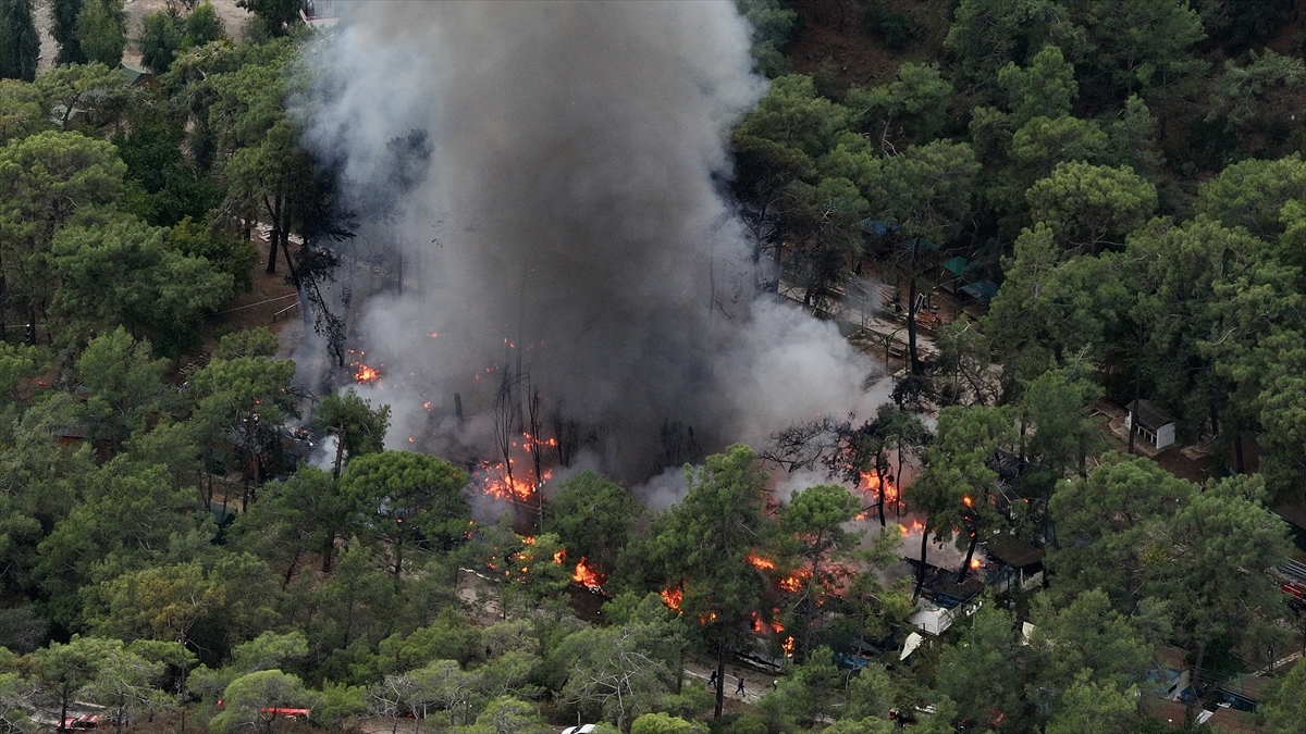Fethiye'de kamp alanında çıkan yangın kontrol altına alındı