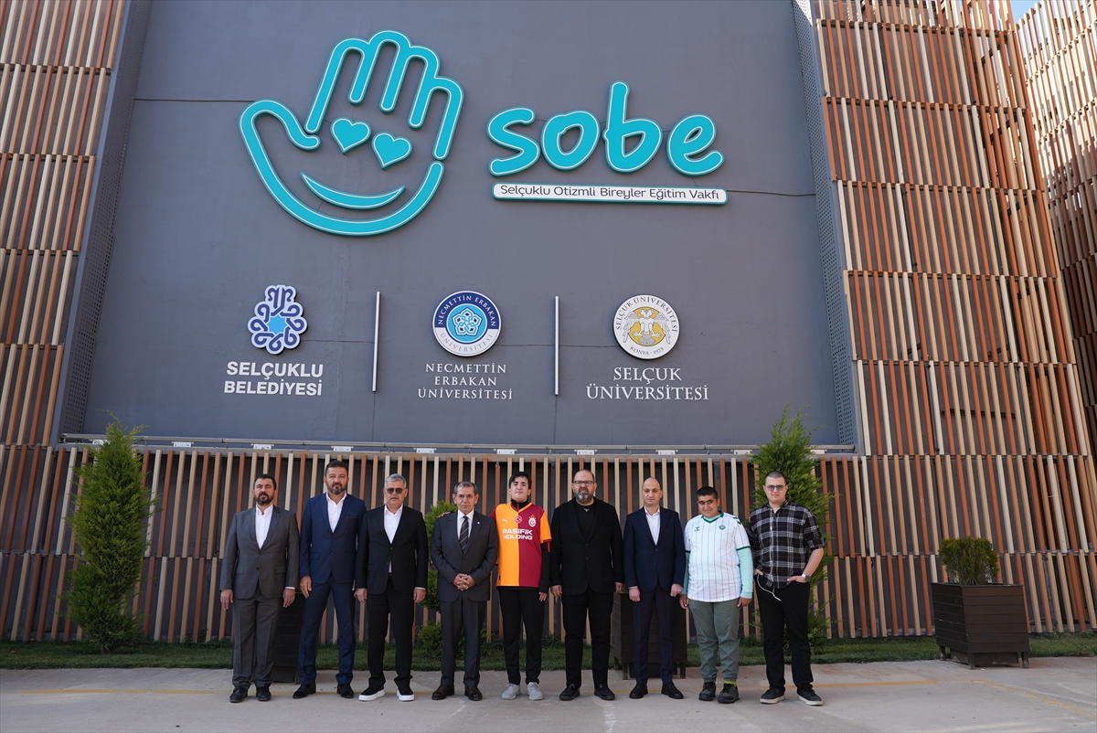 Galatasaray Başkanı Dursun Özbek, Konya'da SOBE'yi ziyaret etti