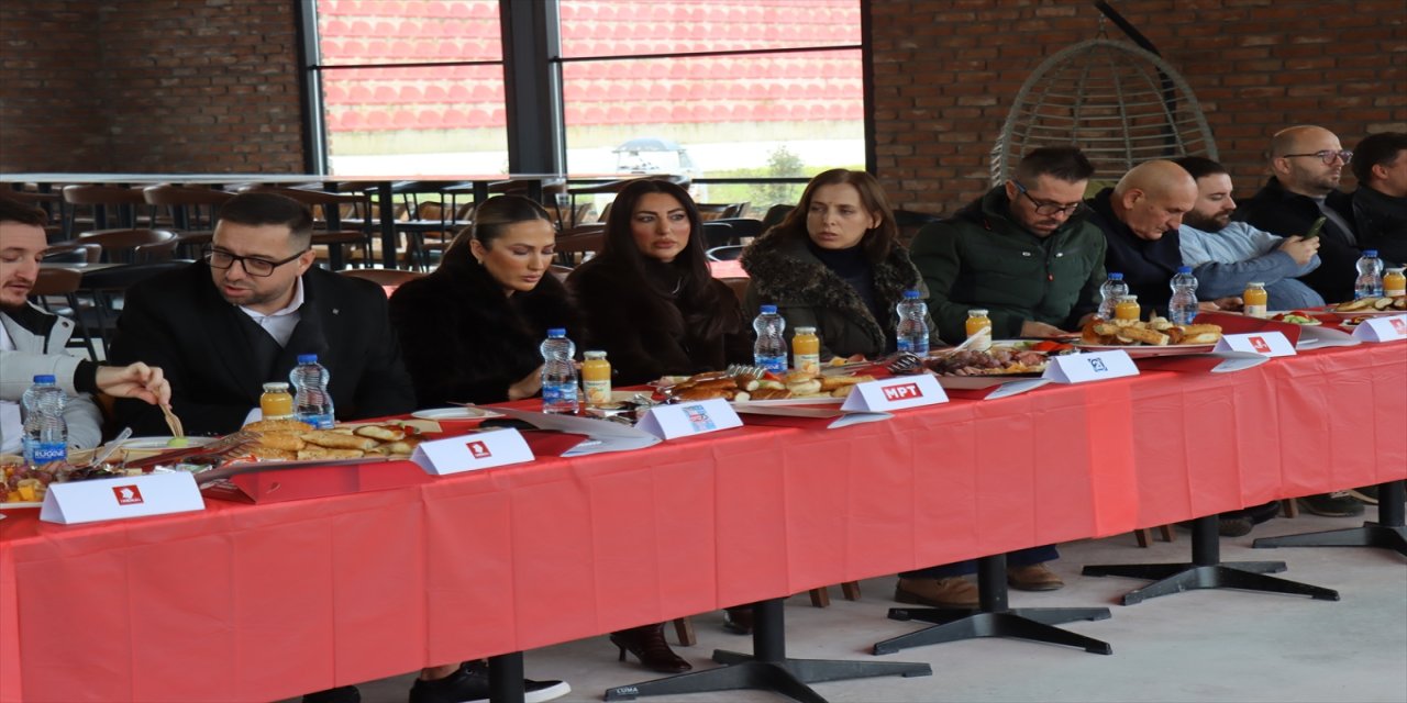 Uluslararası Balkan Üniversitesi Rektörü üniversite ve faaliyetlerini gazetecilere tanıttı.