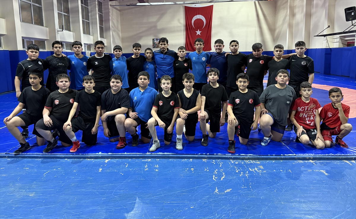 Yozgat'ta yeni şampiyon güreşçiler yetişiyor