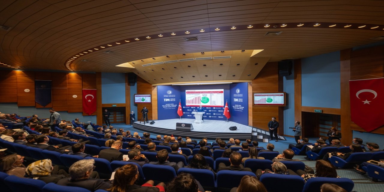 Bakan Bolat: Hizmet ihracatı 122,5 milyar dolara ulaştı, cari açık 22,5 milyar dolar bekleniyor